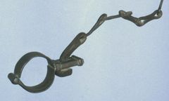 Cup lock shackle with no built-in lock