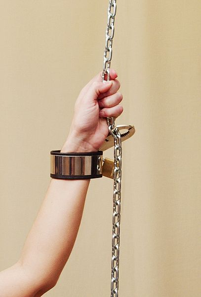 File:Bondage cuffs (metal) photomodel Ina.jpg