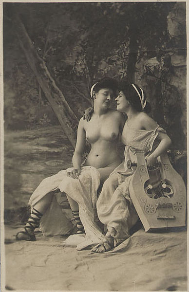 File:French-postcard-no-series Two-women Pseudo-classical kithara.jpg