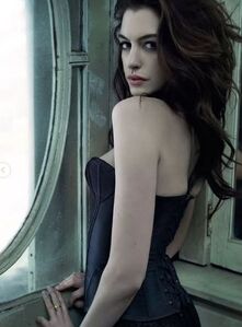 Anne Hathaway-08.jpg