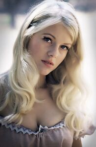 Misty-rowe-3.jpg