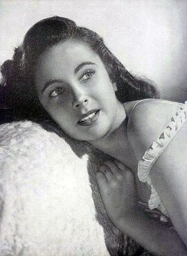 Elizabeth Taylor Argentinean Magazine AD.jpg