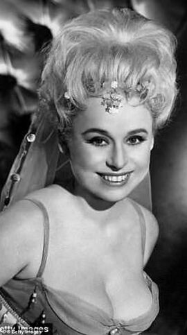 BarbaraWindsor-01.jpg