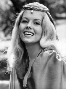 Misty-rowe-20.jpg